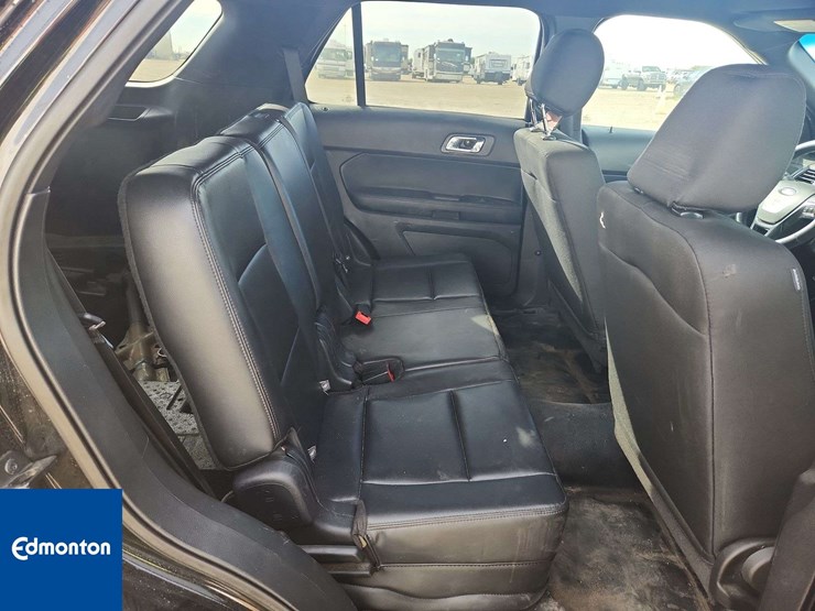 2016-ford-explorer-image-21
