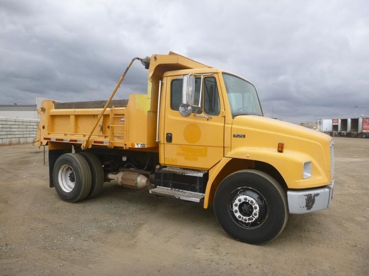 2004-freightliner-fl70-image-2