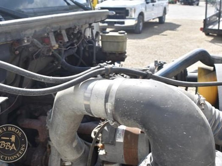 1999-freightliner-fl60-image-42