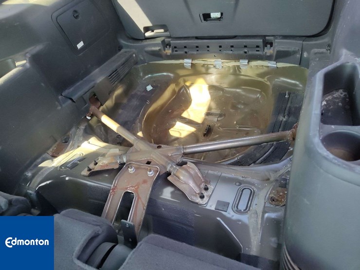 2015-ford-explorer-image-18