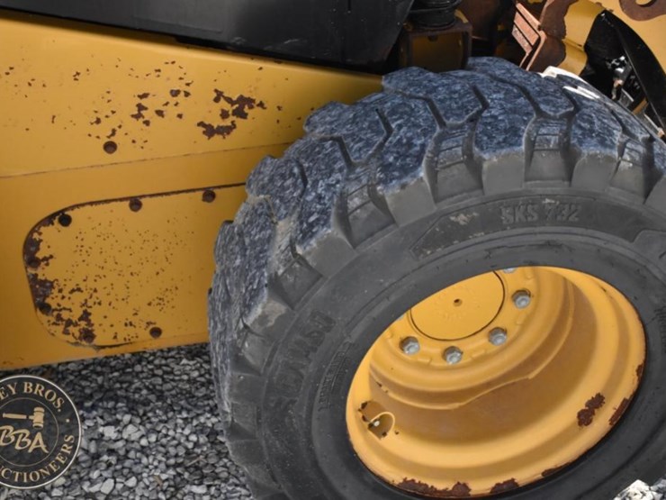 2019-caterpillar-242d3-image-24