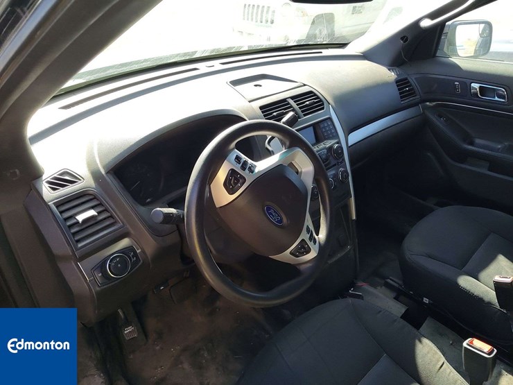 2015-ford-explorer-image-13