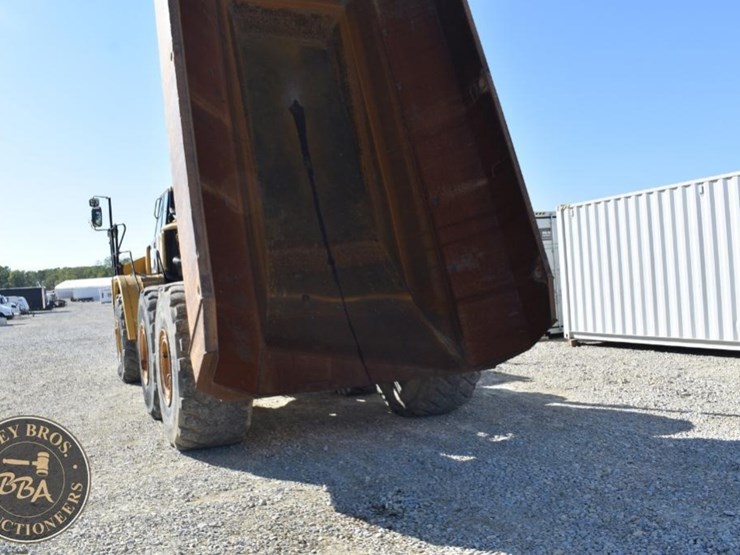 2011-caterpillar-740b-image-58