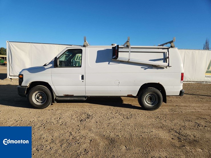 2012-ford-cargo-image-2