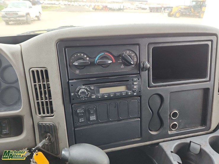 2013-international-durastar-4300-image-22