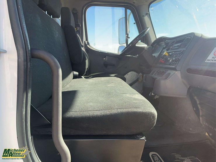 2017-freightliner-114sd-image-15