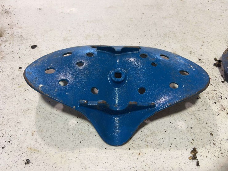 rare--deere-and-mansure-co.-cast-iron-seat-image-9