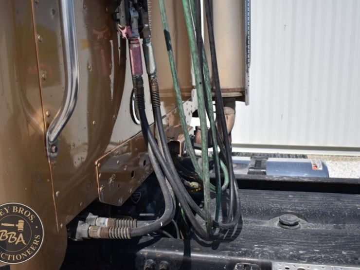 2003-freightliner-columbia-120-image-49