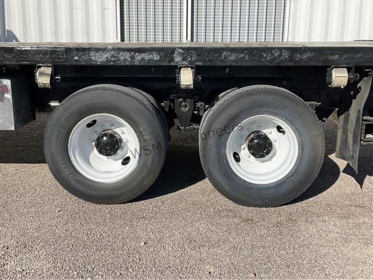 2003-freightliner-fl112-image-8