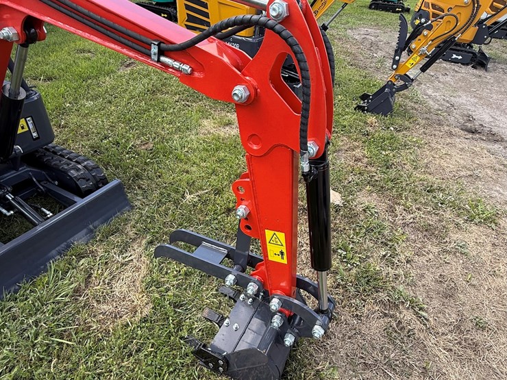 #602-•-2025-cfg-industrial-mx15r-hydraulic-track-type-mini-excavator-image-3