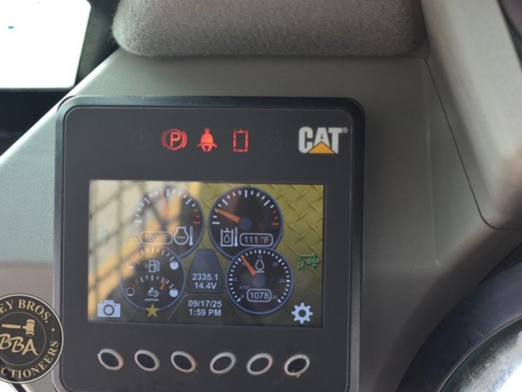 2022-caterpillar-299d3-image-14