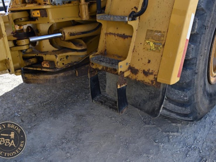 2011-caterpillar-740b-image-43