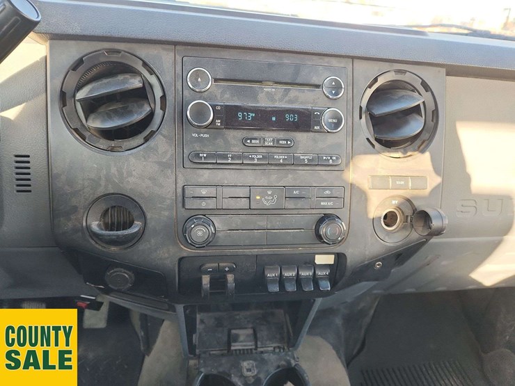 2013-ford-f550-image-24