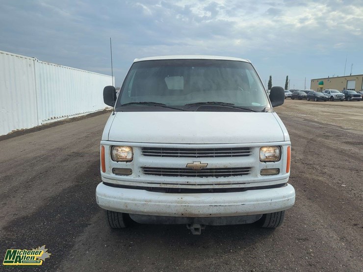 2001-chevrolet-express-3500-image-28