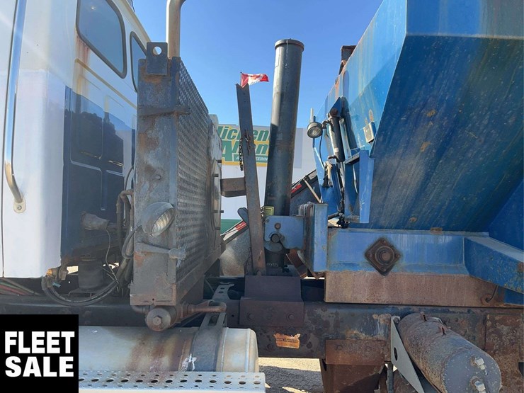 2006-sterling-lt8500-image-21