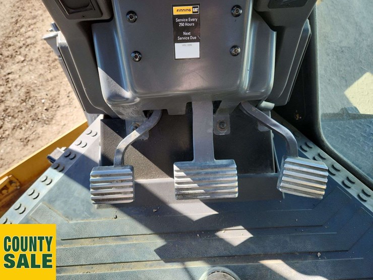 2020-caterpillar-150-awd-image-47