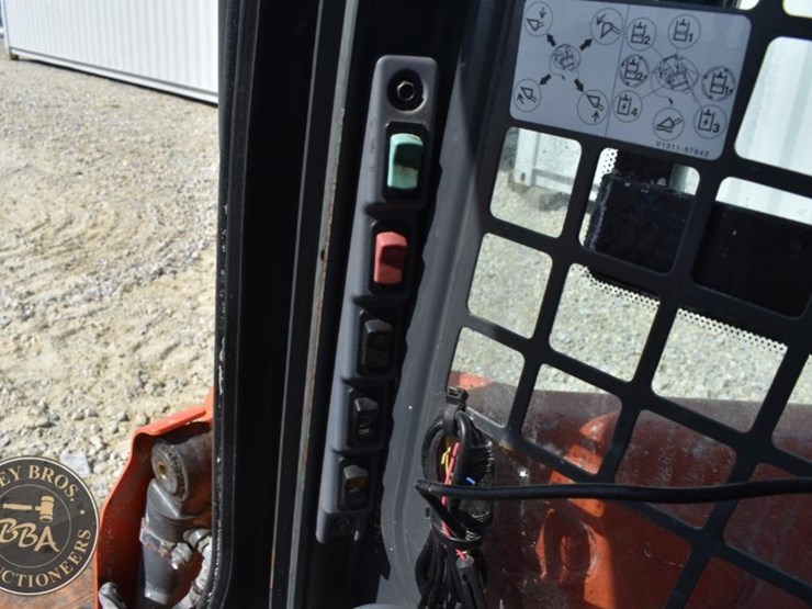2017-kubota-ssv65-image-86