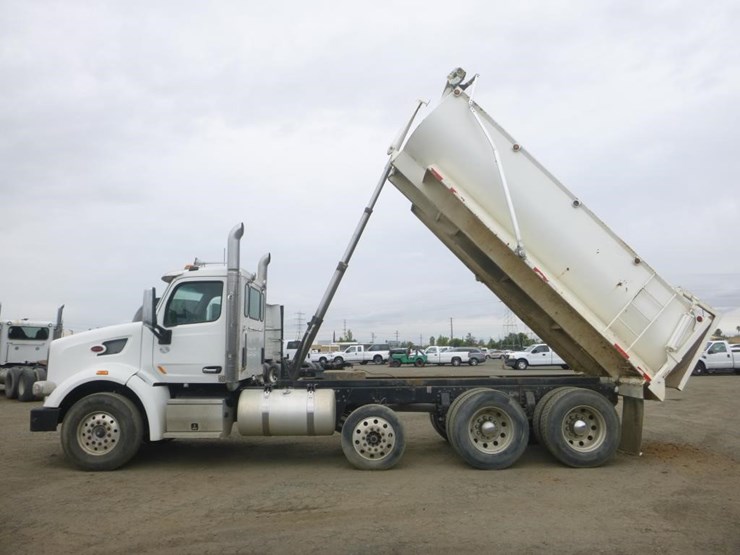2019-peterbilt-567-image-12