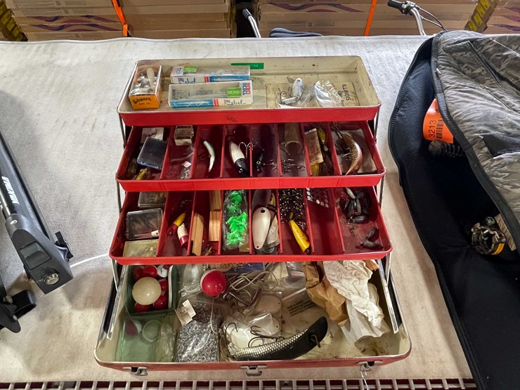 #3105-•-vintage-tackle-box-&-lures-(t14)-image-1