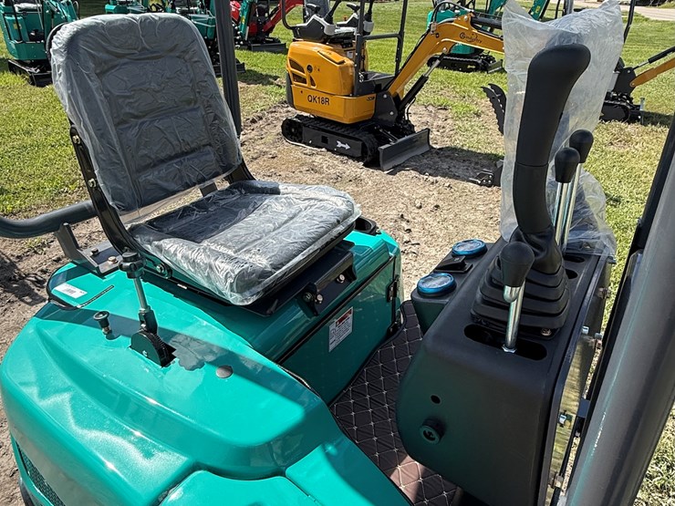 #604-•-2025-cfg-industrial-qk16r-hydraulic-track-type-mini-excavator-image-2