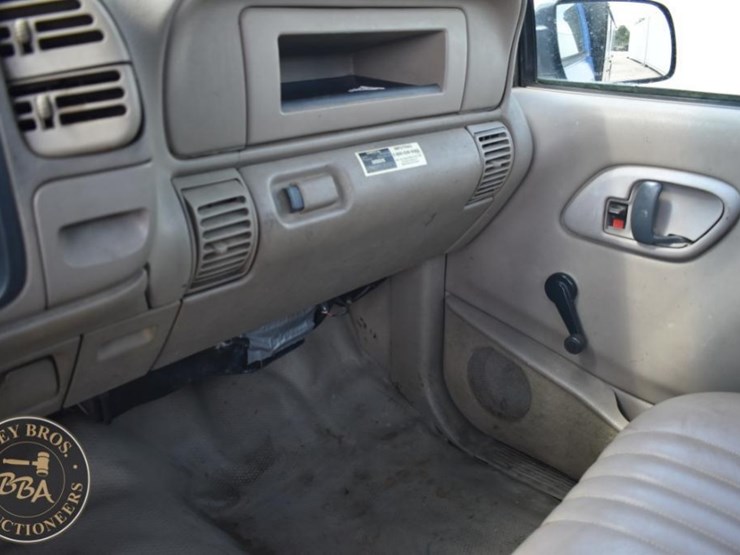 2000-chevrolet-3500-image-40