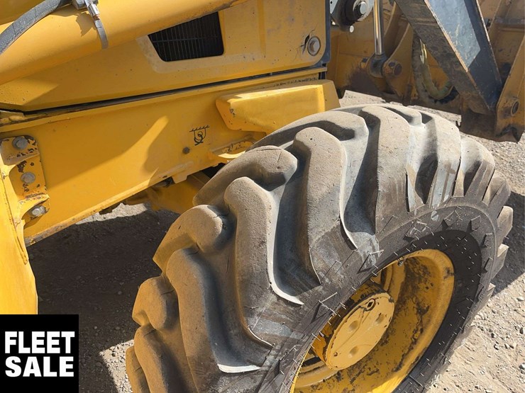 2016-deere-410l-image-10