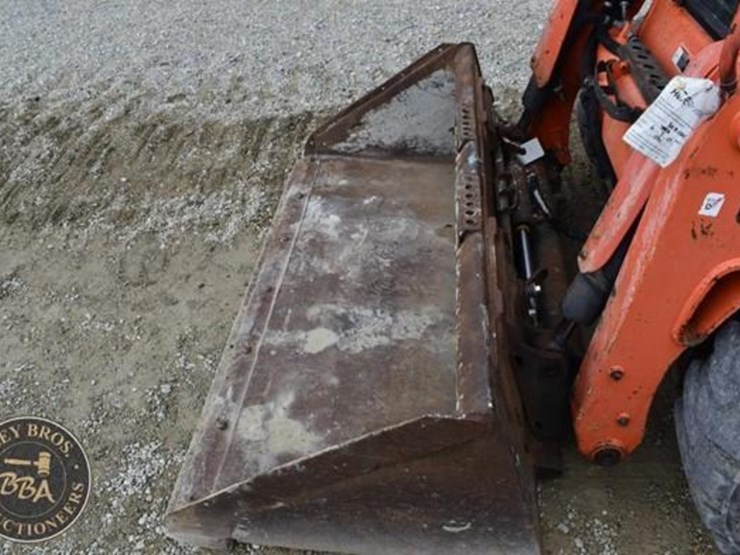 2017-kubota-ssv65-image-32