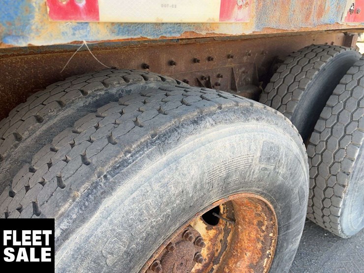 2002-freightliner-fld112-image-8