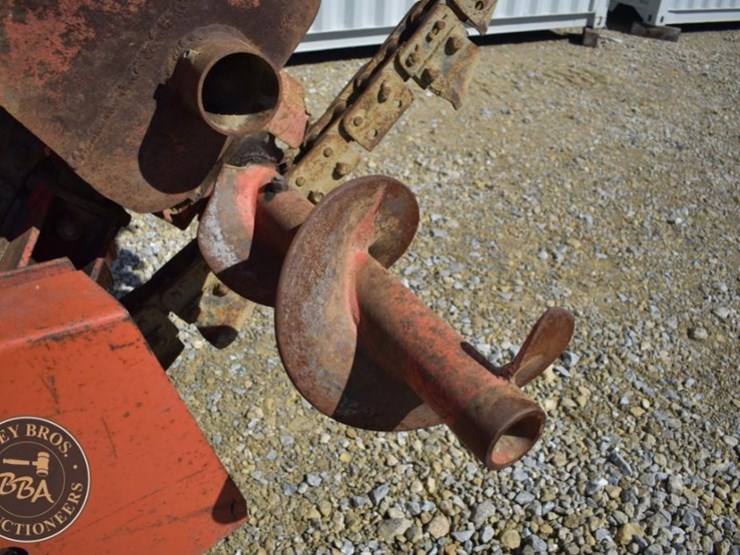 ditch-witch-r65-image-10