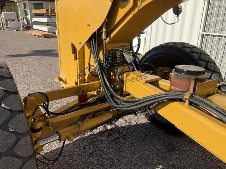 2012-caterpillar-12m2-image-14