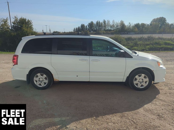 2012-dodge-grand-caravan-se-image-9