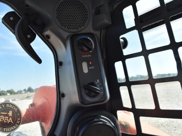 2017-kubota-ssv65-image-93