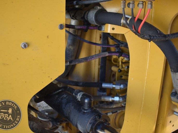 2014-caterpillar-982m-image-62