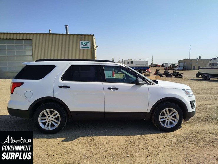 2017-ford-explorer-image-26