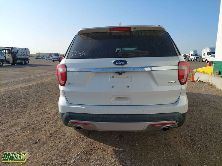 2016-ford-explorer-xlt-image-16