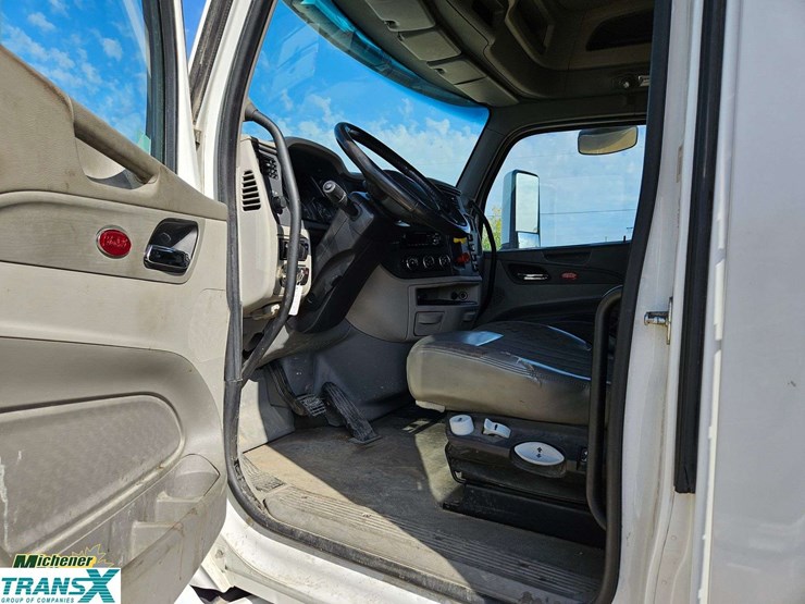 2019-peterbilt-579-image-18