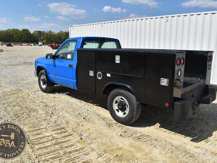 2000-chevrolet-3500-image-9