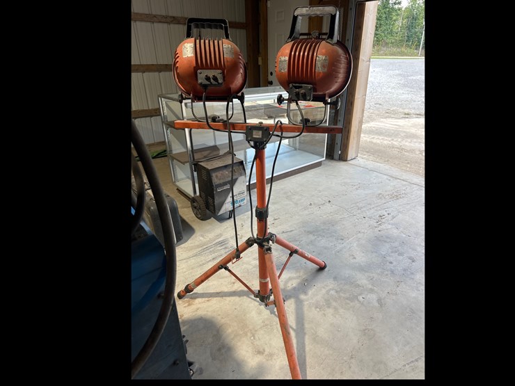 #82-•-industrial-work-lights-image-2