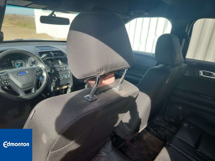 2016-ford-explorer-image-15