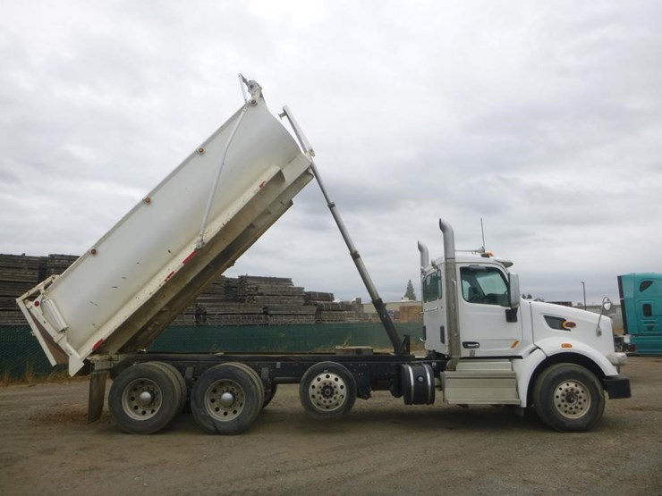 2019-peterbilt-567-image-8