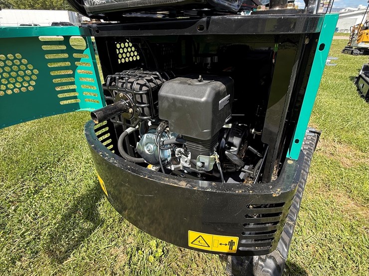 #612-•-2025-cfg-industrial-qh12r-hydraulic-track-type-mini-excavator-image-8