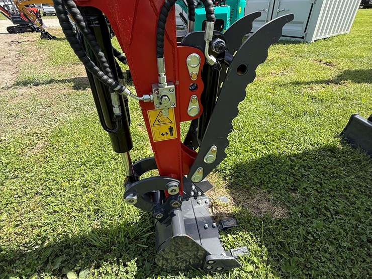 #613-•-2025-cfg-industrial-qk20r-hydraulic-track-type-mini-excavator-image-11