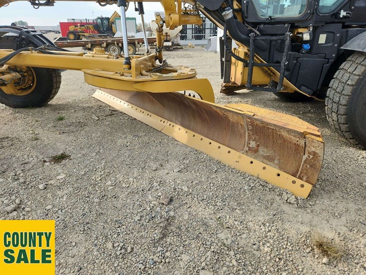 2020-caterpillar-150-awd-image-16