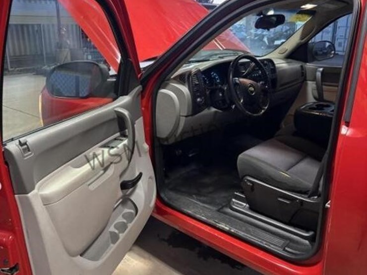 2013-chevrolet-silverado-1500-image-24