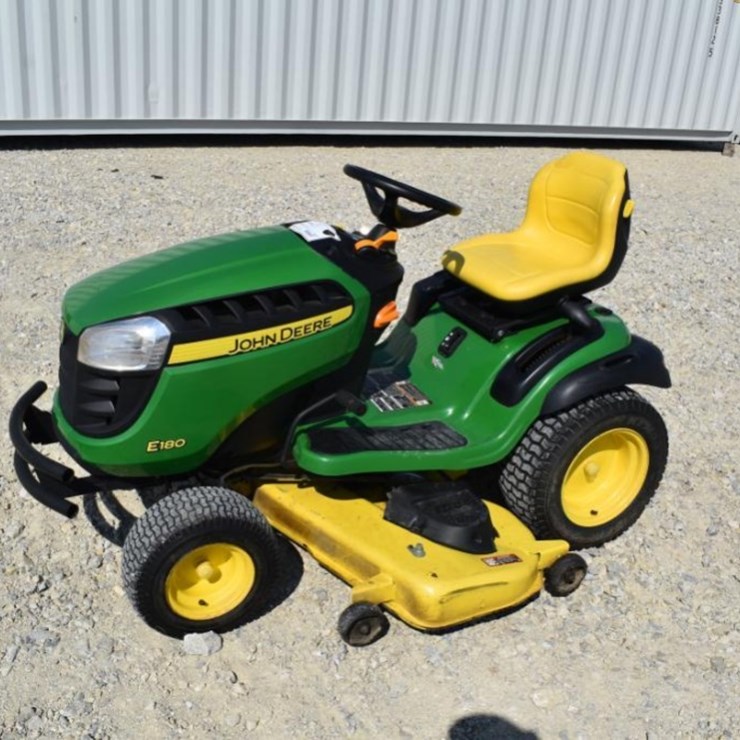JOHN DEERE E180