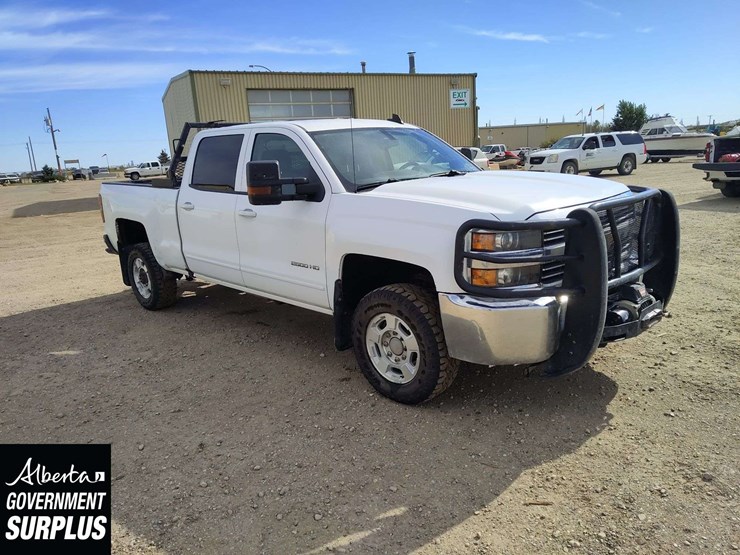 2017-chevrolet-silverado-2500hd-image-2