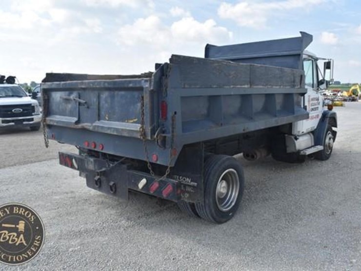 1999-freightliner-fl60-image-10