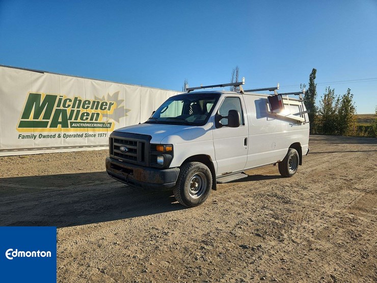 2012-ford-cargo-image-1