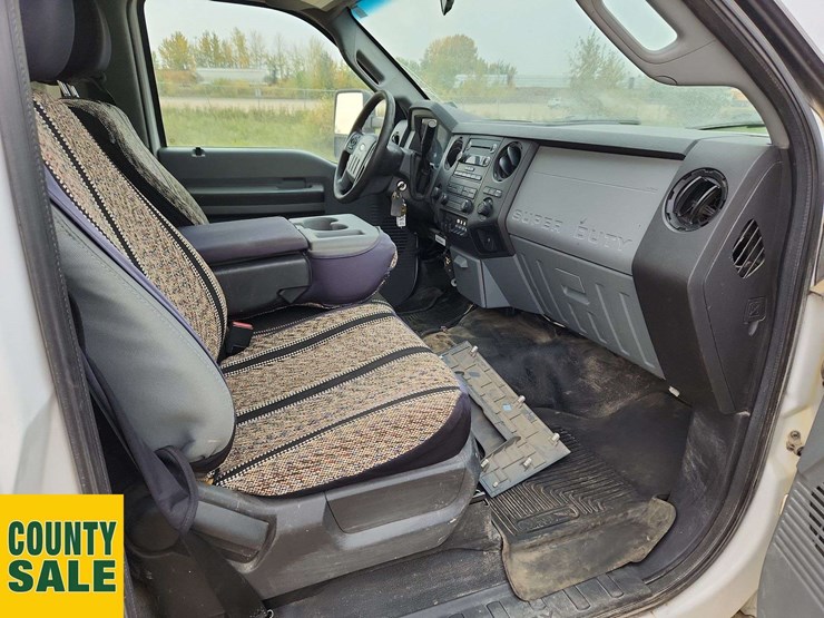 2013-ford-f550-image-21