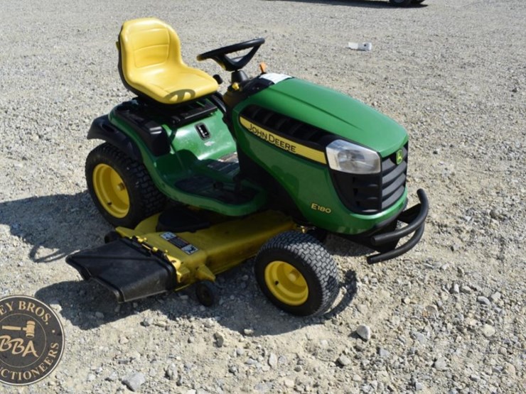 john-deere-e180-image-7